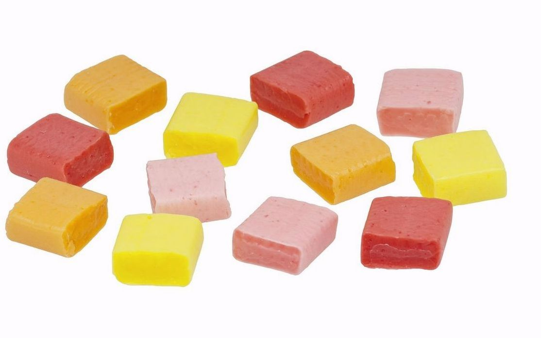 Surtido gourmet de golosinas y postres variados